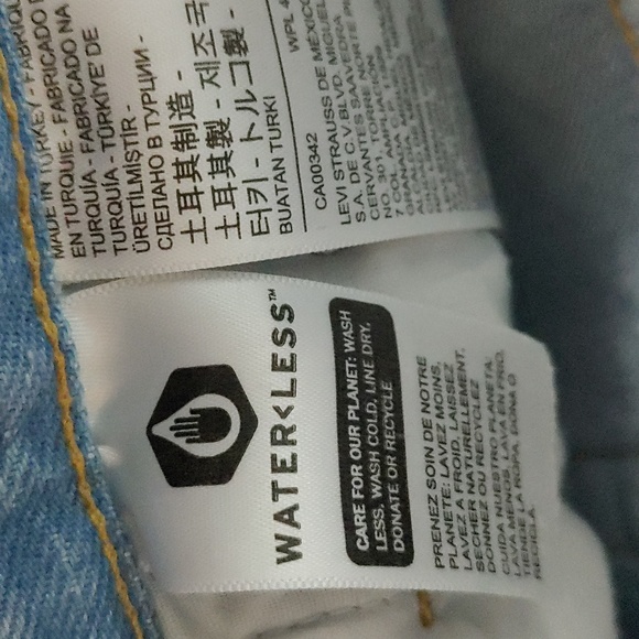 Levis 501 Shorts  Size 24  NWT - Picture 11 of 12